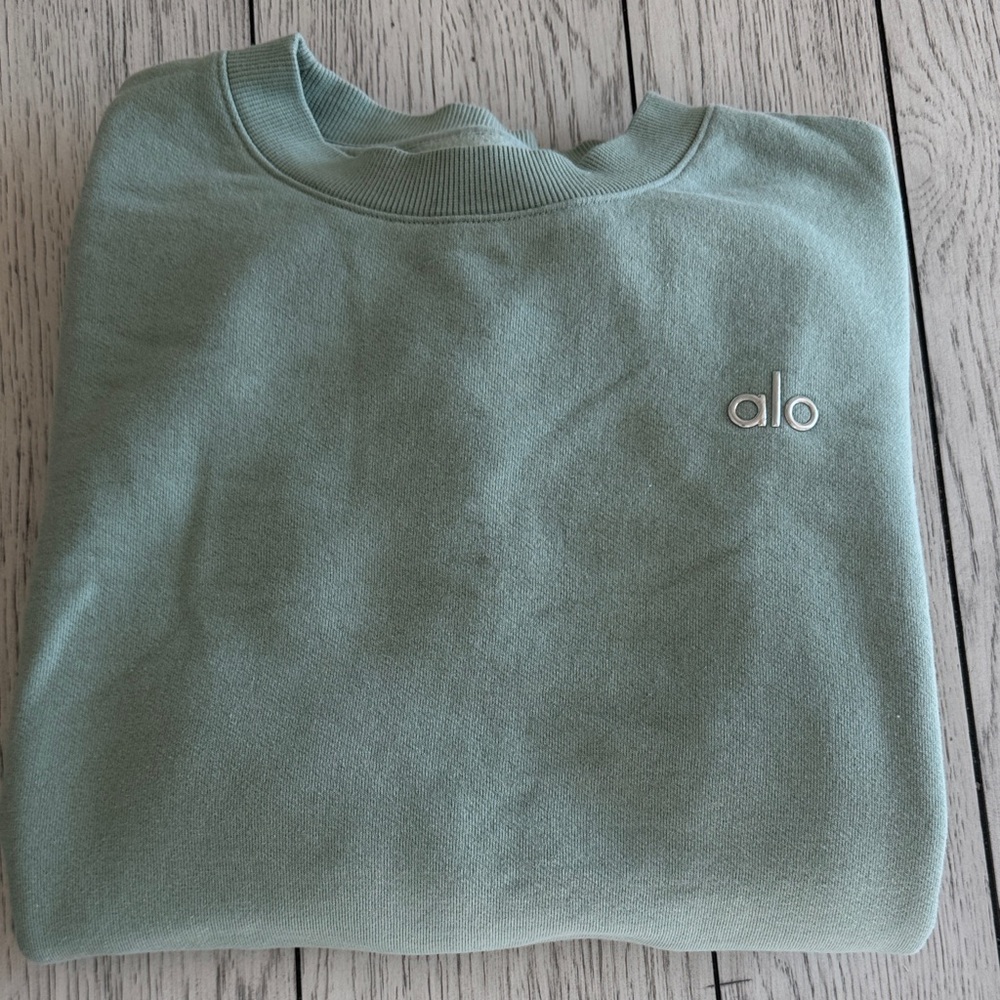 ALO Yoga Women’s Crewneck Sweatshirt in Sage Green